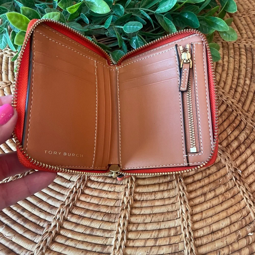 Like New Tory Burch Leather Small Zip Wallet in Orange & Tan